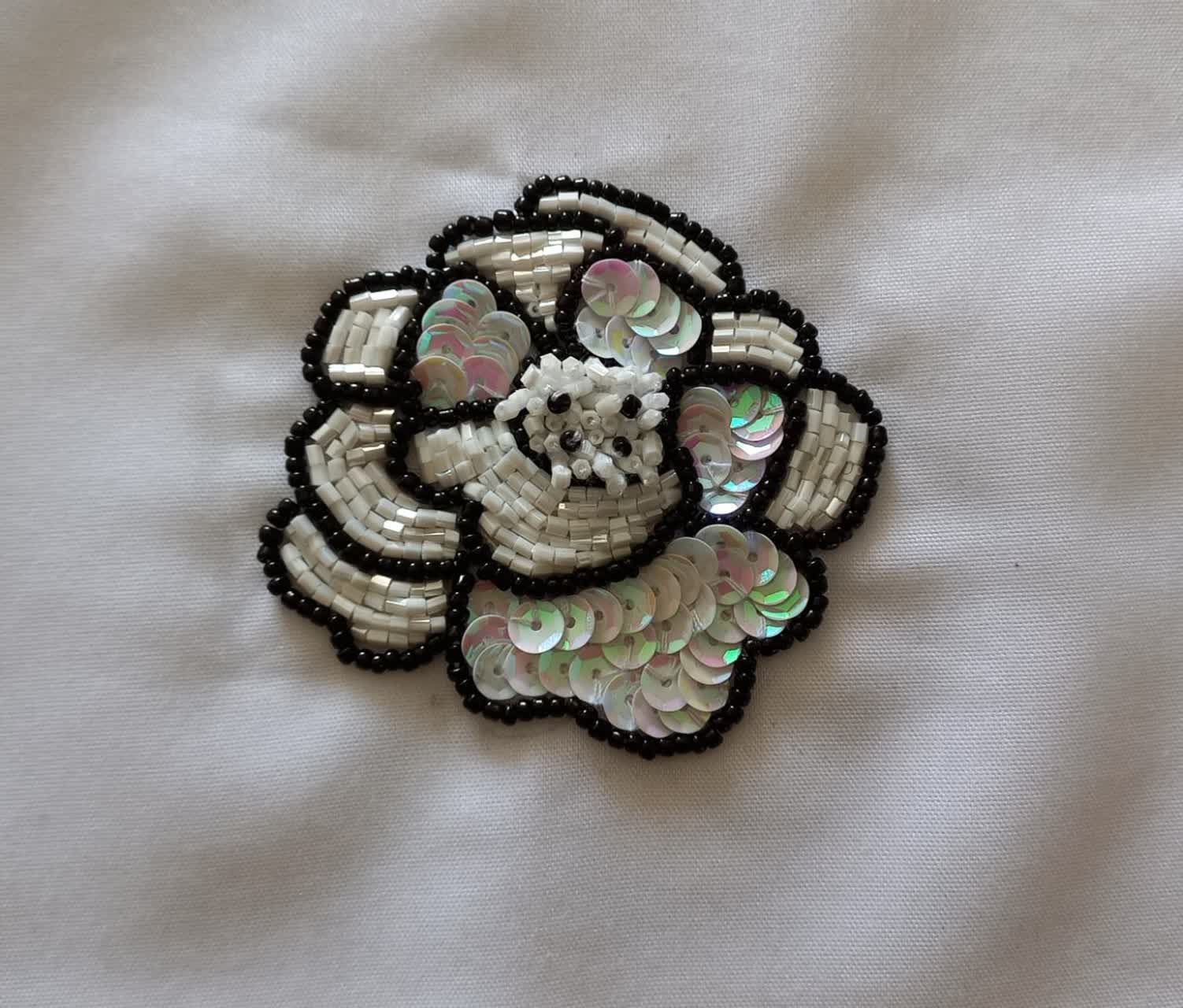 first photo of the Sequins and beading mode l0